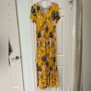 Floral Yellow Maxi Short Sleeve Dress size medium